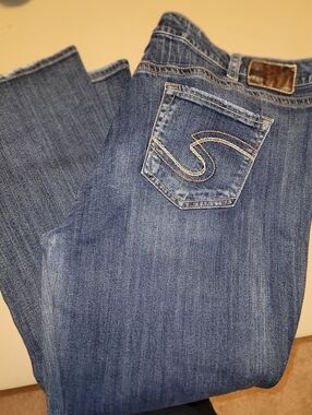 Silver Jeans Brand, Size 24W, 5 Pocket Style, Zip & Button Fly Jeans.